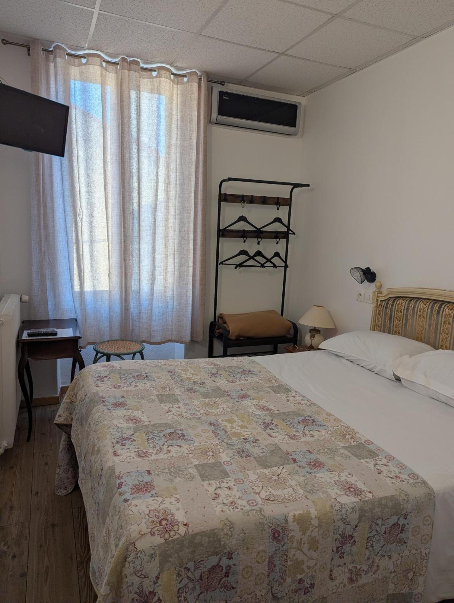 Hotel Du Parc Монтелимар Номер фото