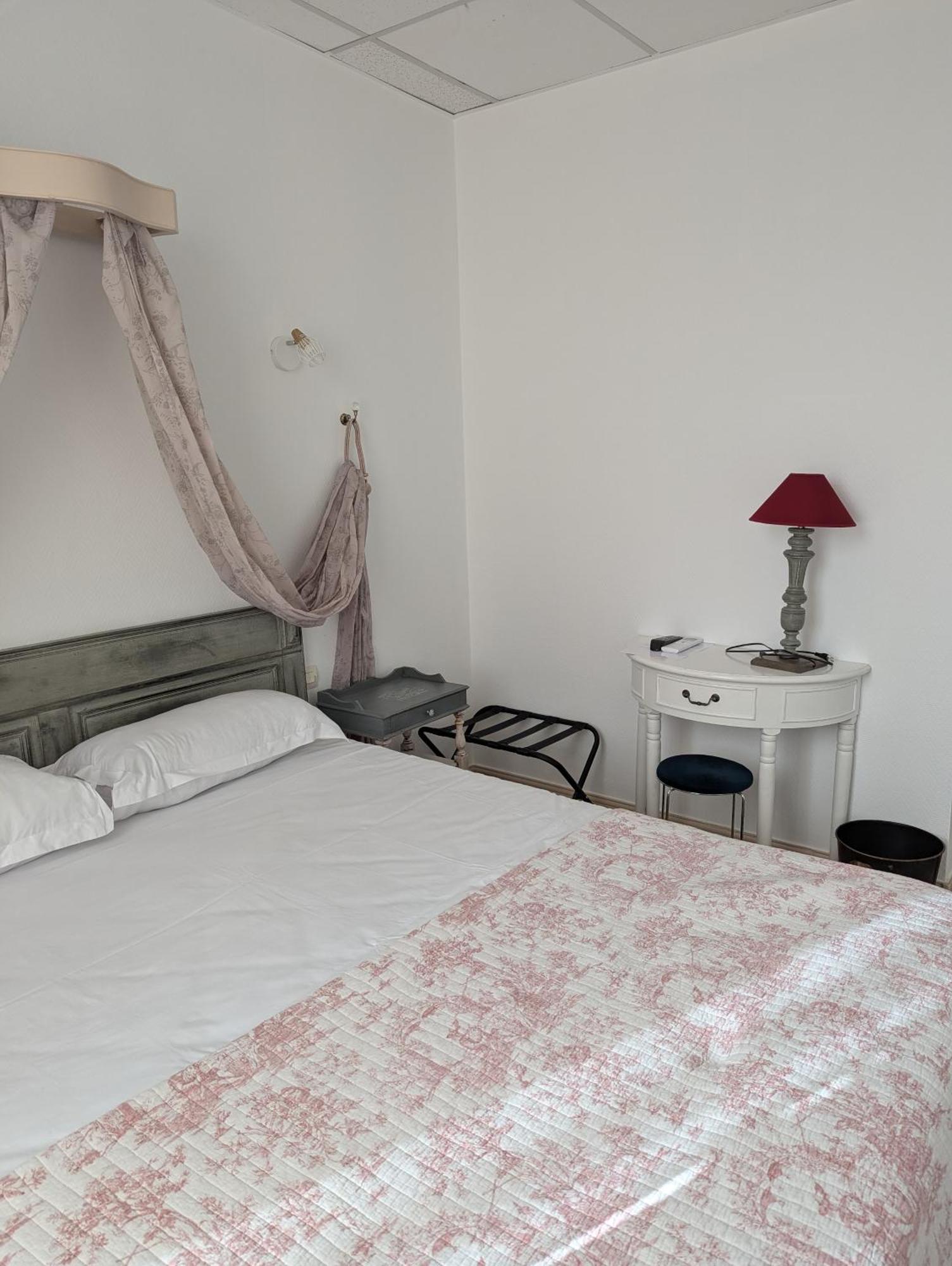 Hotel Du Parc Монтелимар Номер фото
