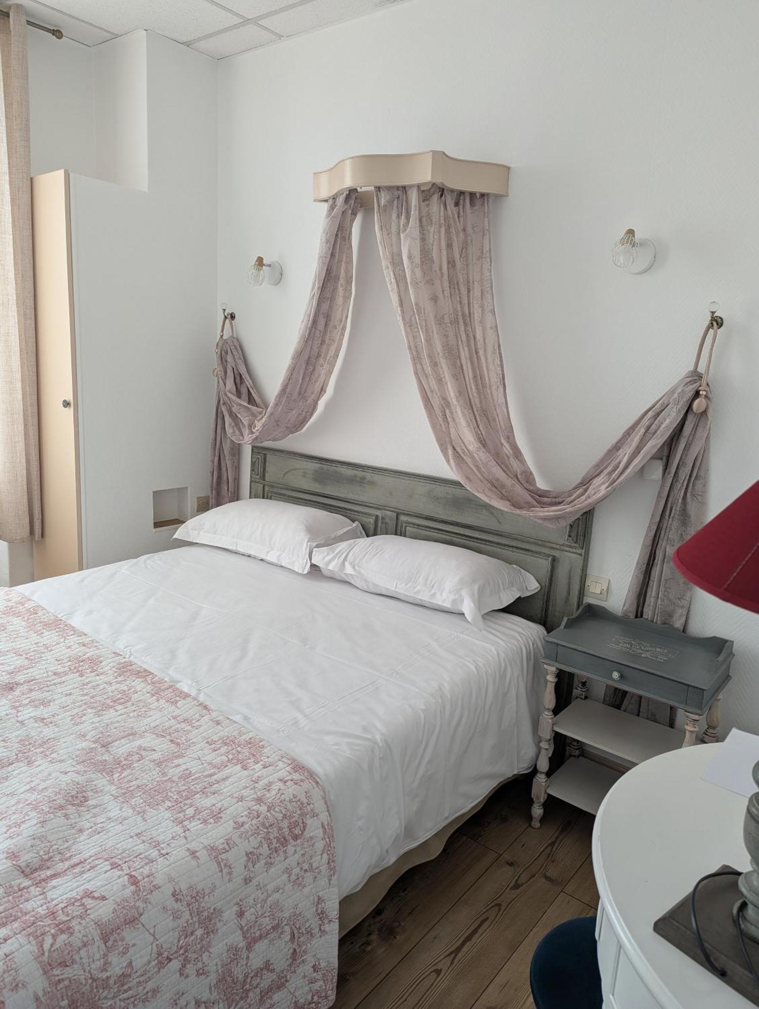 Hotel Du Parc Монтелимар Номер фото