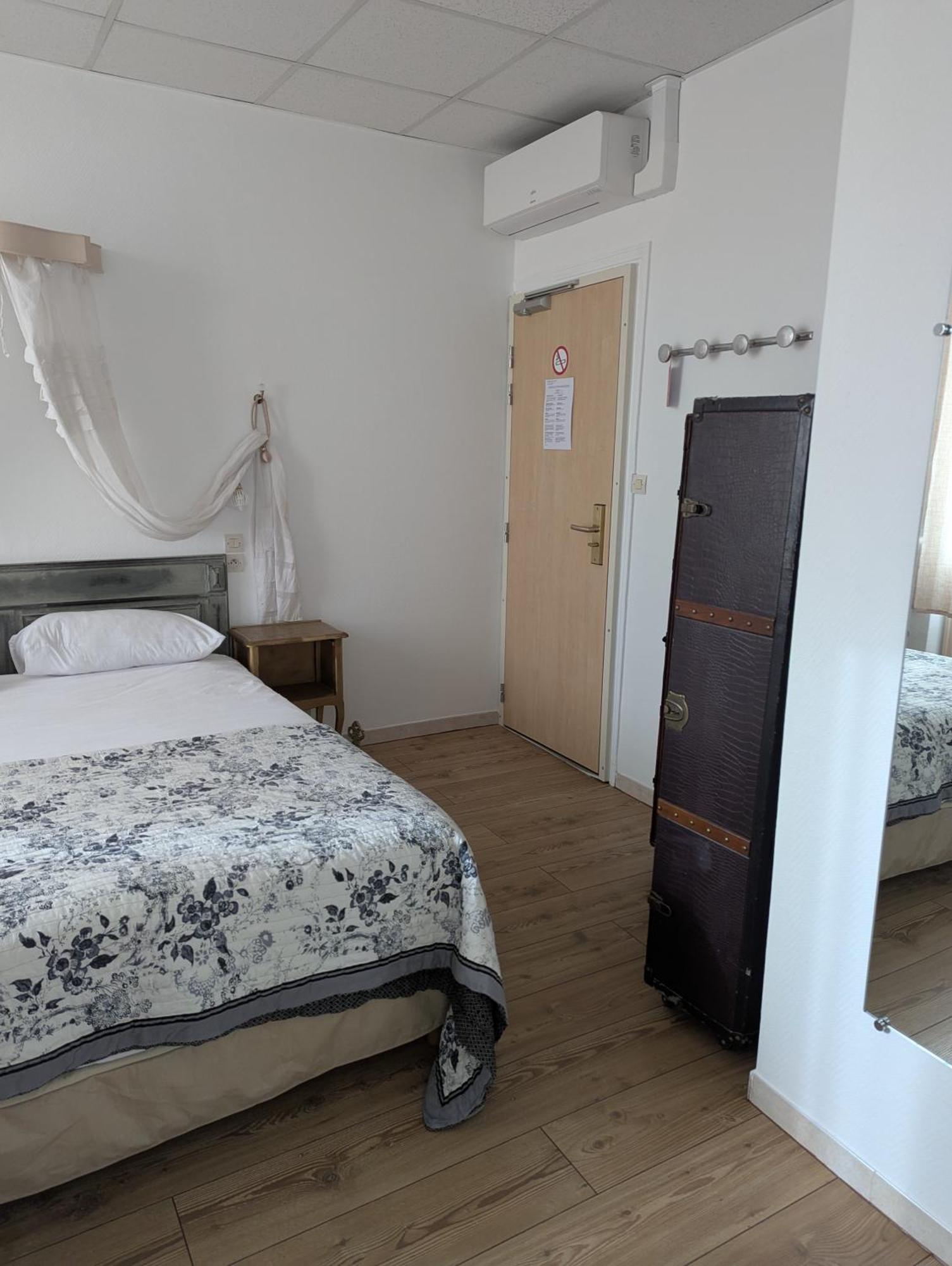 Hotel Du Parc Монтелимар Номер фото
